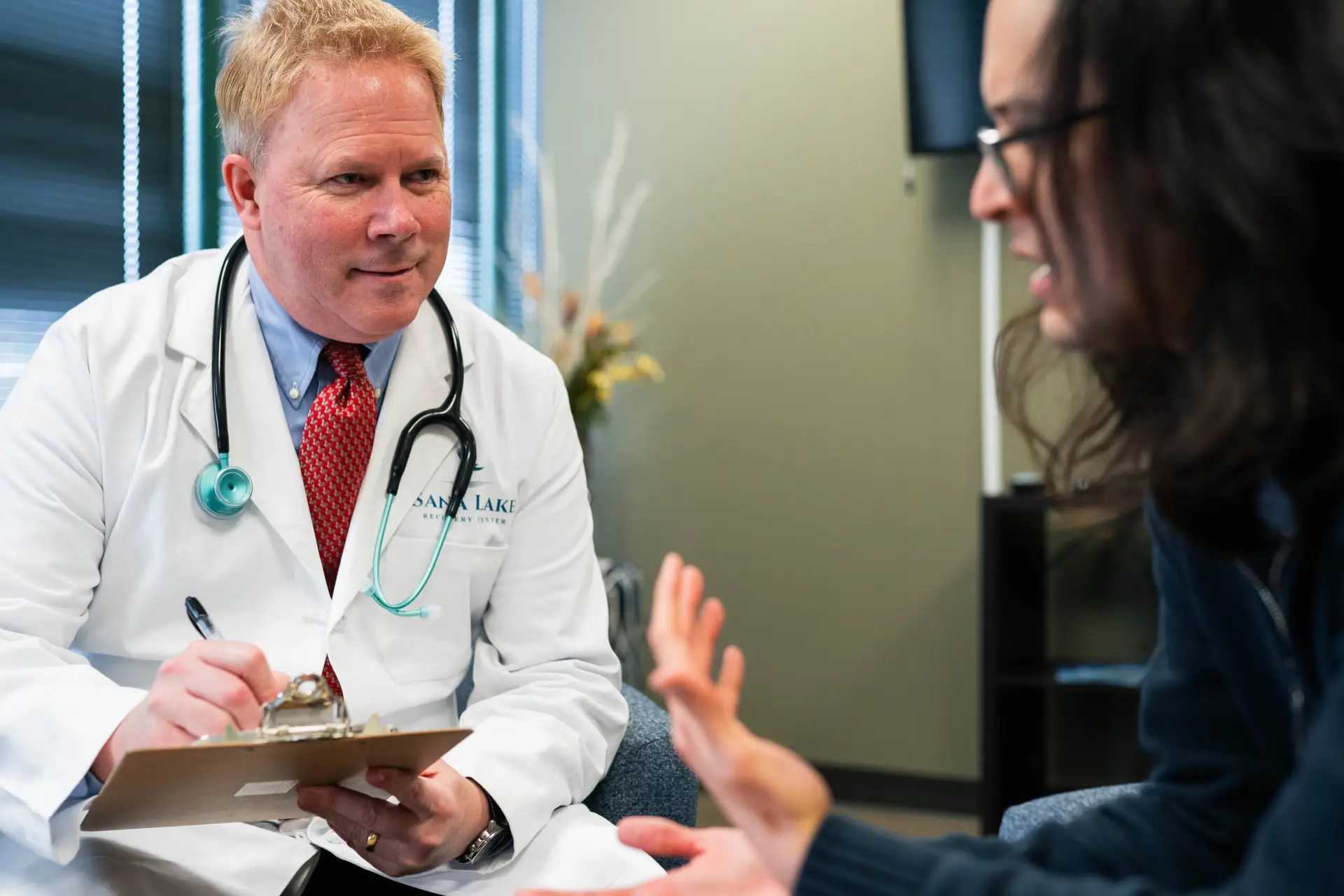 Patient discussing with Sana Lake doctor